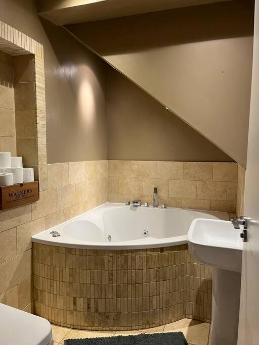 Gorgeous 2 Bed Loft Style Apartment Manchester Exterior foto